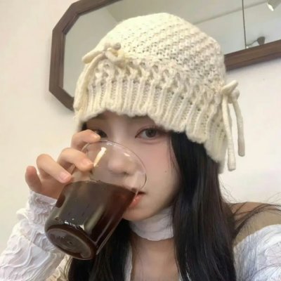 院子里的女人